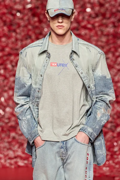 Look 10